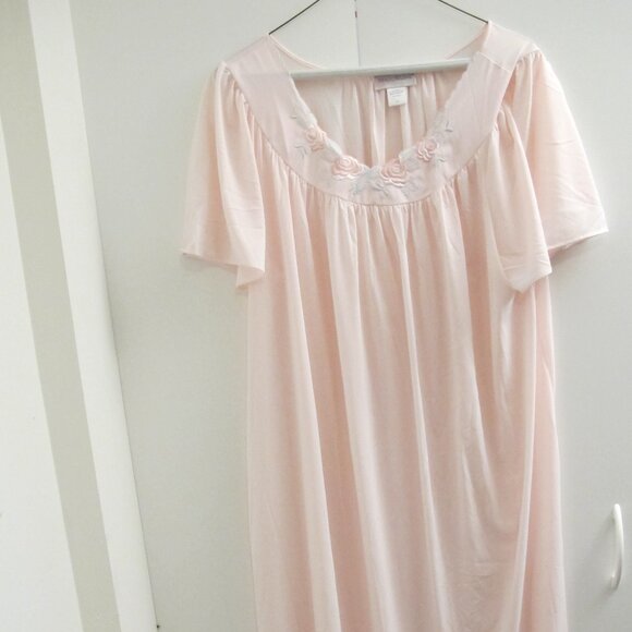 Shadowline pink long nightgown - Picture 1 of 3